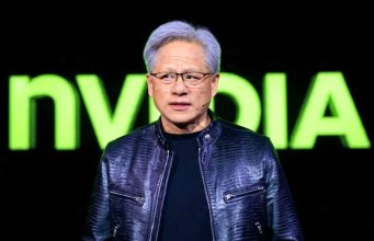 หุ้น Nvidia ร่วงเกือบ 5% ฉุดกลุ่มชิปรอบทิศ ส่งผล Apple ทวงคืนตำแหน่ง “บริษัทมูลค่าสูงที่สุดในโลก”